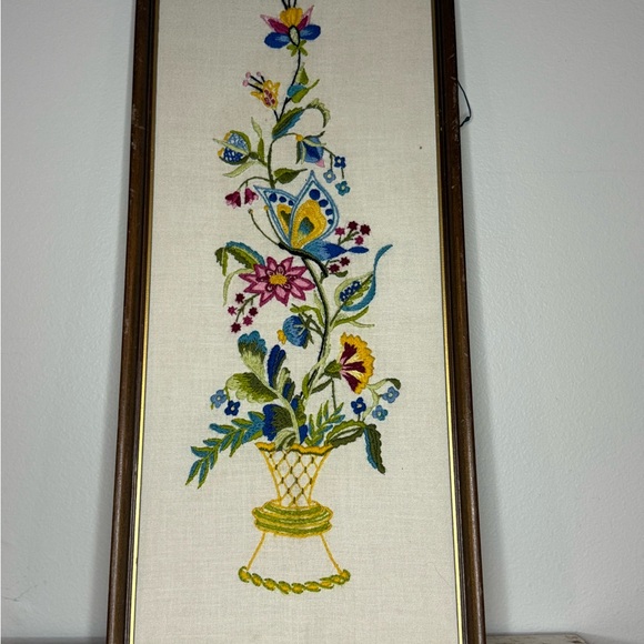 Vtg Framed Crewel Embroidery Flowers Floral Bouquet Needlework Art on Linen